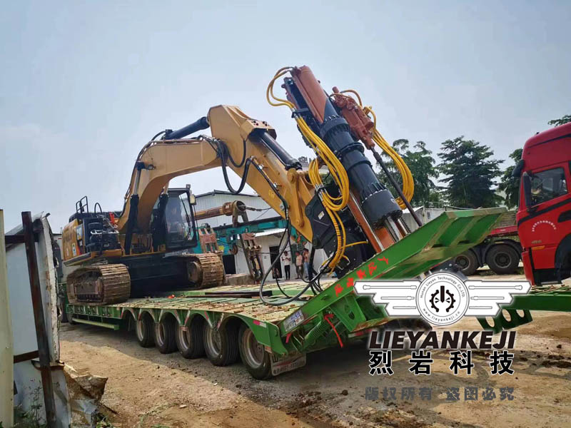 PL2000液壓漲裂石機(jī)發(fā)往客戶現(xiàn)場