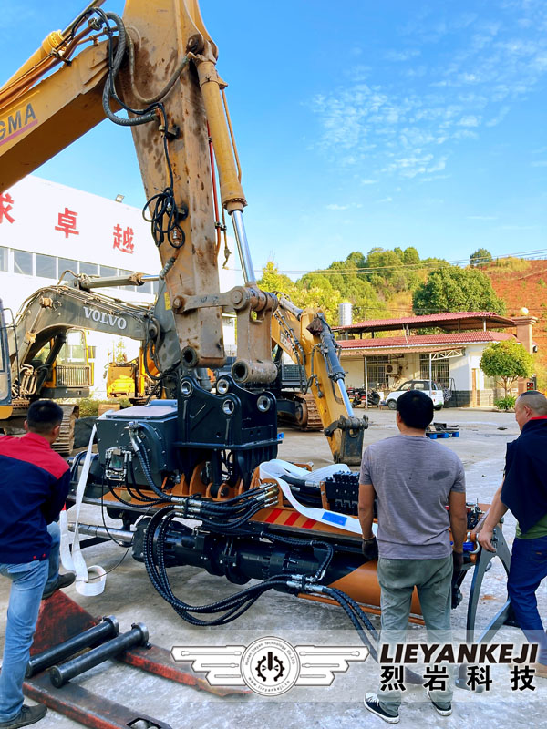 PL1000巖石鉆裂機裝配現(xiàn)場